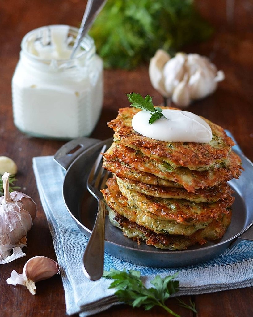 Кабачковые оладьи с сыром и зеленью