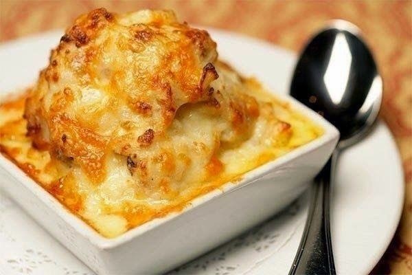 ВКУСНЫЙ КАРТОФЕЛЬ.Оригинальный, сытный гарнир из запеченного в сметане картофеля, с луком и румяной ...