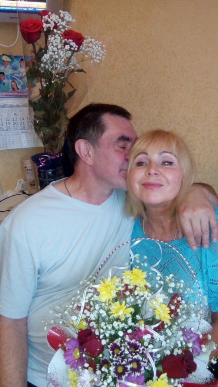 ПРО НАС С ТОБОЙ.Люблю твой нежный поцелуй И губ твоих волшебных струй Ещё люблю тебя любитьКогда по ...