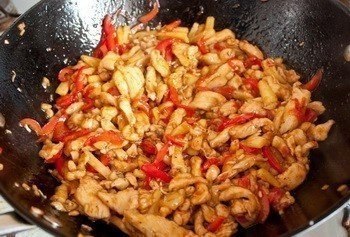 Вкуснятина: курица стир-фрай с кисло-сладком соусе.Ингредиенты на 6 порций:800 г куриного филе ... - 6