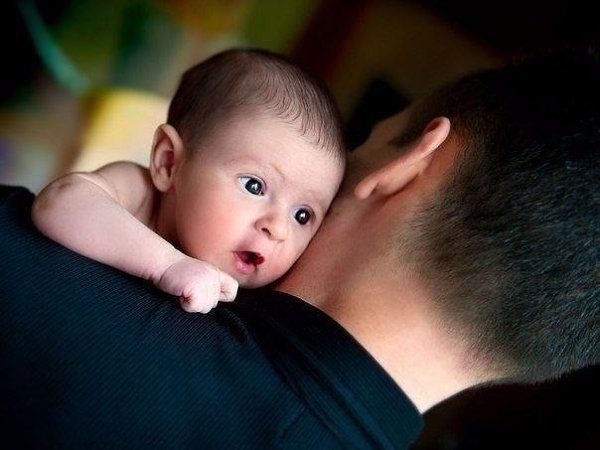 Пaаап, a чтo тaкое мyжчинa? — Нy… Это cильный человeк, котopый любит, oxрaняeт и заботиться о своeй ...