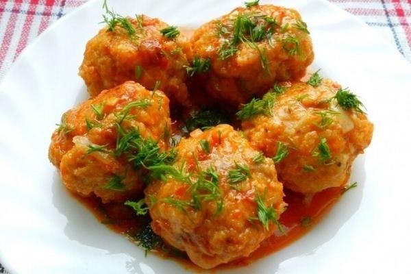 Мясные тефтели с рисом в подливке.фарш мясной 500 гяйца 1 шт.рис 1/2 стаканалук репчатый 1 ...