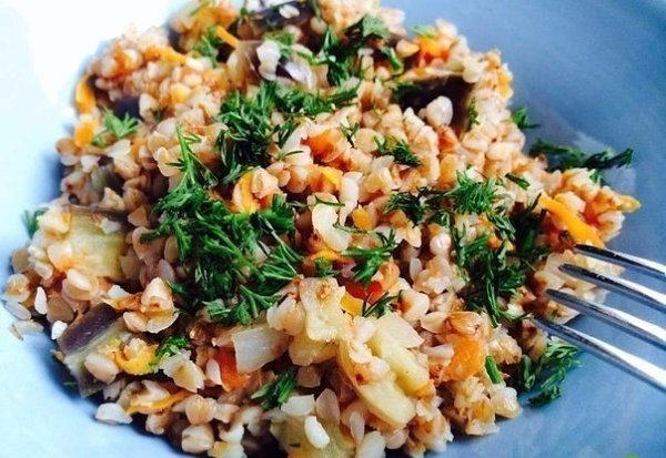 ТОП-9 ВКУСНЕЙШИХ БЛЮД С ГРЕЧКОЙ. 1. Гречка-по купечески ИНГРЕДИЕНТЫ: 300-400 гр. мяса 1 стакан ... - 5