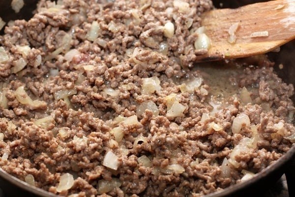 Запеканка картофельная с фаршем.Ингредиенты:Лук репчатый (100г) 1 шт.Растительное масло 30 млГовяжий ... - 3