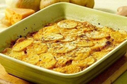 4 рецепта картофельных запеканок.1. Слоеная картофельная запеканка Ингредиенты: - Картофель - 1 кг - ... - 3
