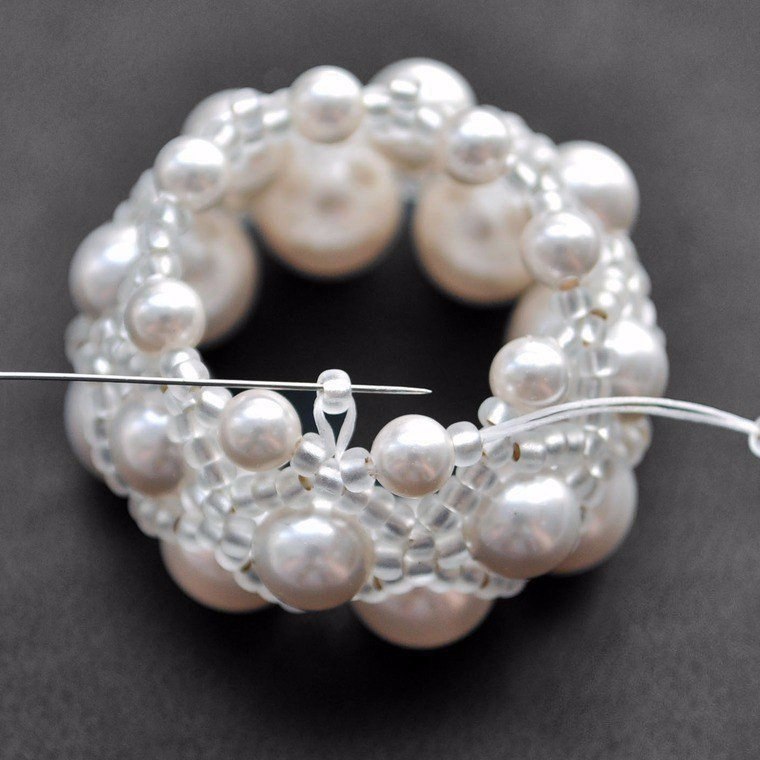 Создаем нежный кулон «Медуза» из жемчуга и бусин - 5