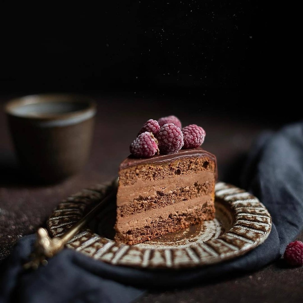 Торт Прага. Нежный, вкусный, шоколадный. Классика по ГОСТу. Торт D 16 см вес~1кг. Бисквит: Желток — ...