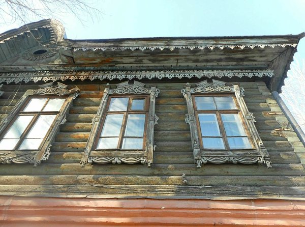 Жители Барнаула попросили властей признать дом 1915 года объектом культуры. После этого со здания ...