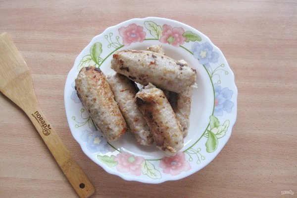 Мясные рулетики в сметанном соусе.Ингредиенты:Свиная корейка без кости — 600 гЛук репчатый — 3 Штуки ... - 5