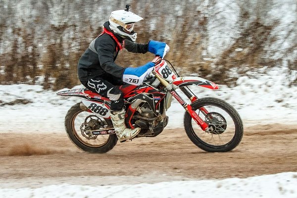 Зрелищный мотоспорт 5 букв. Егор Ратников мотогонки. Мотокросс Яранск. Испытание зимним мотокроссом 40 спорт Ставрополь. Фото зимнего мотокросса в Коврове.