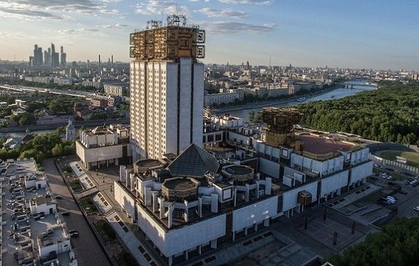 РАН выложила в открытый доступ тысячи архивных лекций, научных статей и другие материалы.Для ...