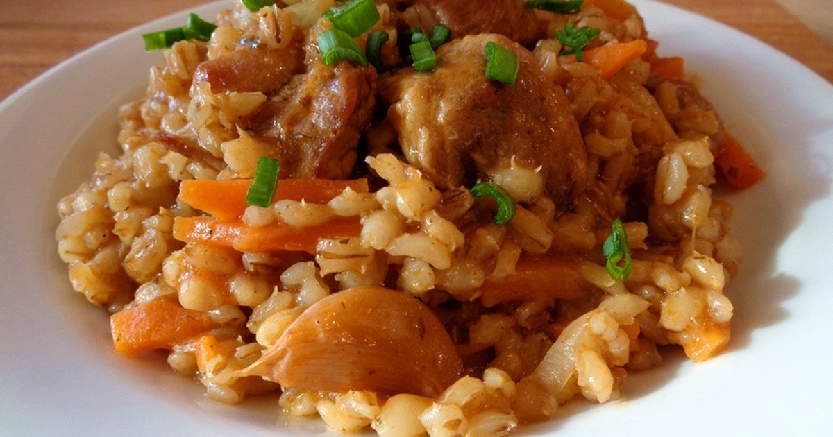 Как вкусно приготовить перловку с мясом.Для плова понадобится:- 500 гр. говядины;- 1 стакан перловои ...