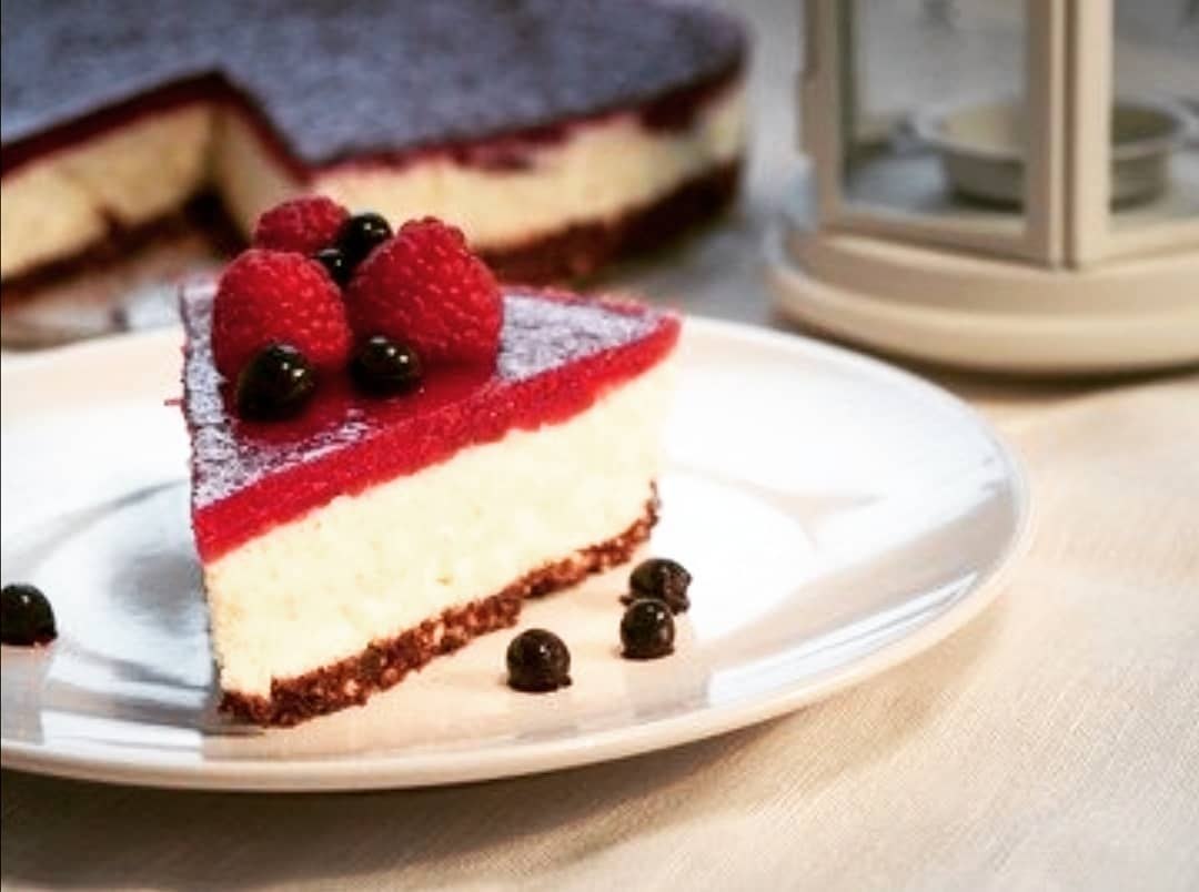 Вкуснейший Чизкейк без выпечки. Основа: 250 грамм печенья 100 грамм растопленного сливочного масла ...