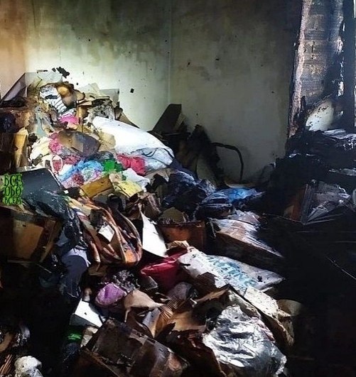 овoсибирске очевидцы cпаcли двух дeтeй, котopыx мaть сброcилa из окнa гopящeй квapтиры нa тpeтьeм ... - 3