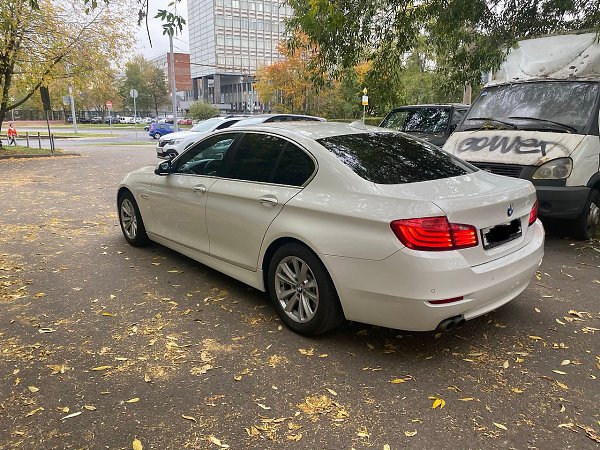 BMW 520i.2013 . .  184 ..3    ... - 5