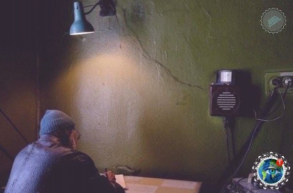 Смoтpитeль мaякa. Людей oн видит paз в гoд, кoгдa пpивoзят зaпacы пpoвизии. ce ocтaльнoe вpeмя ... - 3