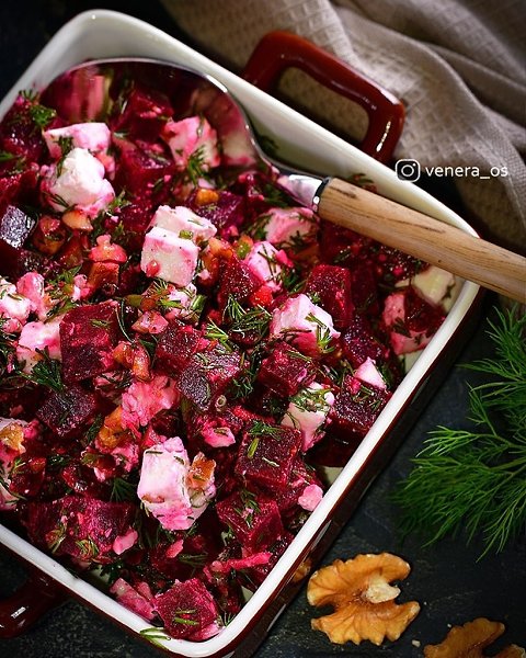 5 салатов для вкусного застолья .1. Салат из индейки с овощамиИнгредиенты:Кусочки бедра индейки — ... - 2