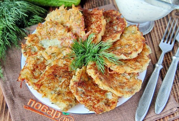 Картофельно-творожные блинчики.Ингредиенты:Картофель — 500 гЯйцо — 1 шт.Творог — 200 гЧеснок — 2 ...
