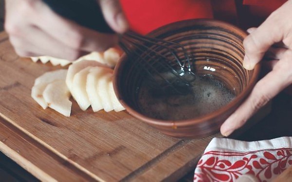 Теплый салат с куриной печенью.Ингредиенты: (на 2 порция)10 кусочков куриной печени1 небольшая ... - 5