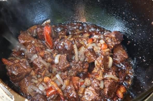 Лагман на костре.Лагман готовится из мяса (преимущественно баранины или говядины), овощей и тянутой ... - 5