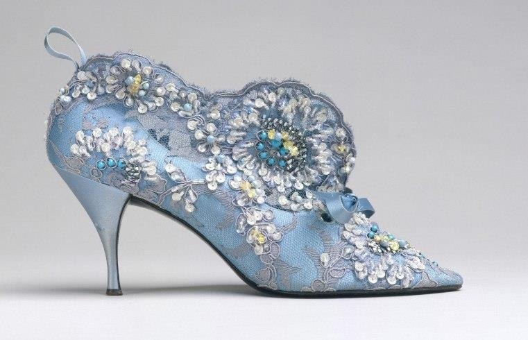 ea o Poe e (Roger Vivier)  oa oo o Dior, 1957 .