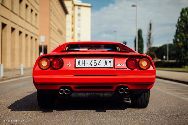 #Ferrari@autocult - 2