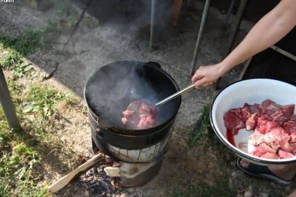 Лагман на костре.Лагман готовится из мяса (преимущественно баранины или говядины), овощей и тянутой ... - 2