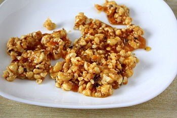 Новогодний шоколадный торт с грильяжем.Нежный шоколадный мусс и вкуснейший грильяж с фундуком - это ... - 7