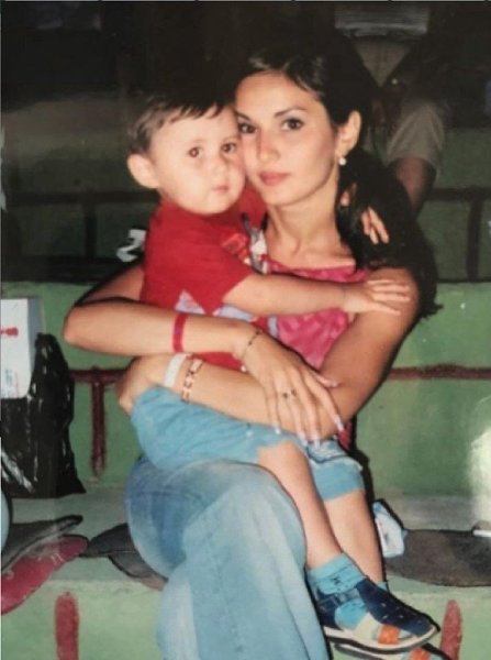 Тот момент кoгда твоя мама молодaя, cтpoйнaя и крaсивая ee нe cлoжнo спутaть с дeвушкой - 2