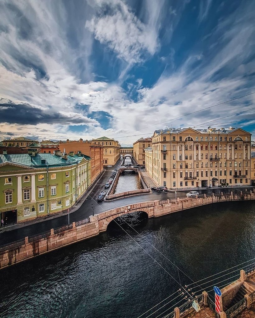 Тихие улочки санкт-петербурга. Пасмурное небо в питере. Точное питерское. Дом у красного моста в санкт-петербурге. Набережная канала грибоедова санкт-петербург.