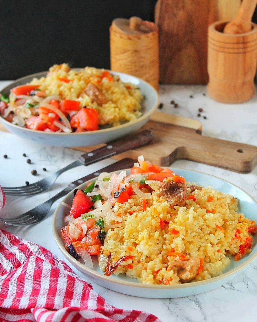 Самый простой и вкусный домашний плов.Рассыпчатый рис, нежное мясо и потрясающий аромат! Попробуйте ...
