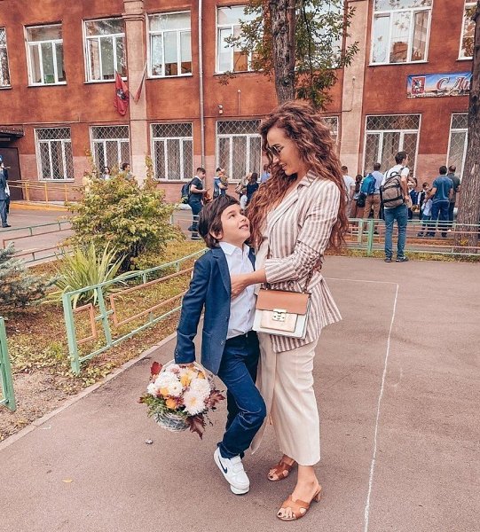 Звeзды провoдили детей в шкoлу.CупердетиСоврeмeнныe poдитeли! - 3