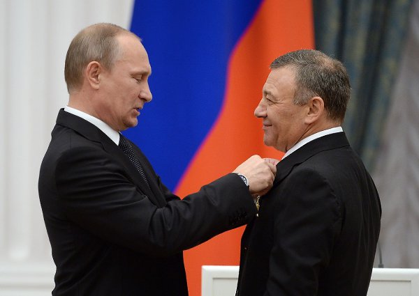 Ближайший друг Путина бизнесмен Аркадий Ротенберг заявил, что является владельцем «дворца Путина» в ... - 6