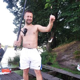 Aleksey, 40, 