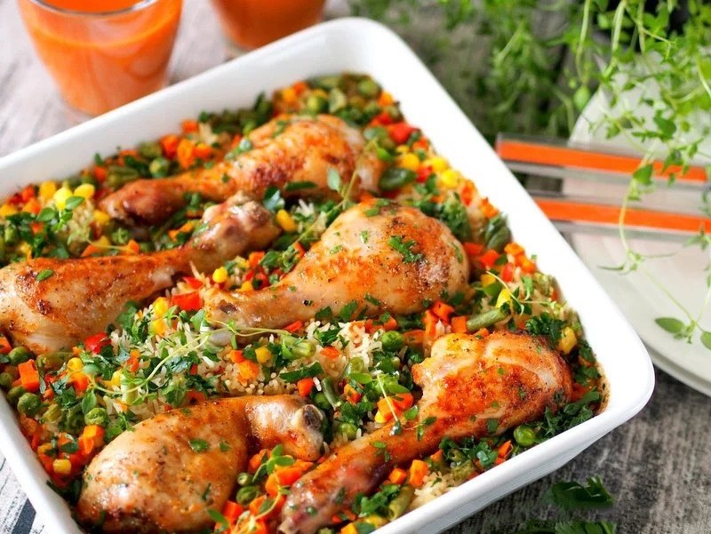 КУРИНЫЕ НОЖКИ С РИСОМ И ОВОЩАМИ.Идея для вкусного ужинаИнгредиенты-Куриные голени — 800 гр.-Овощная ...