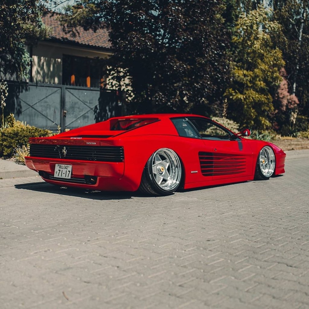 #Ferrari@autocult - 2