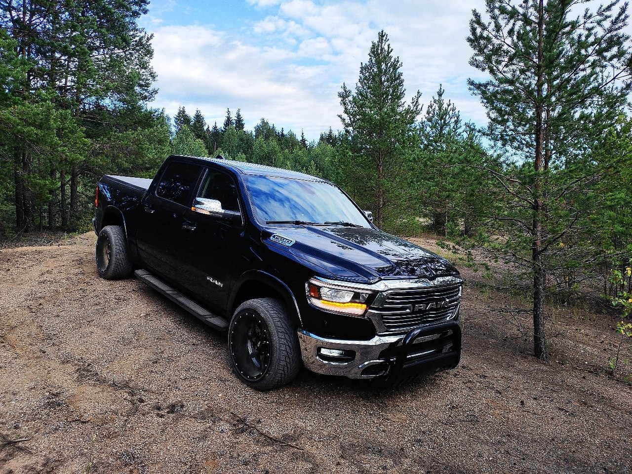 .   . . Dodge Ram 2019  .,  Laramie 6 .  ...