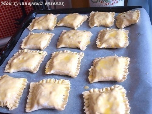 Пирожки из солоеного теста с зеленым луком, сыром и вечиной.Простые пирожки с очень вкусной начинкой ... - 4