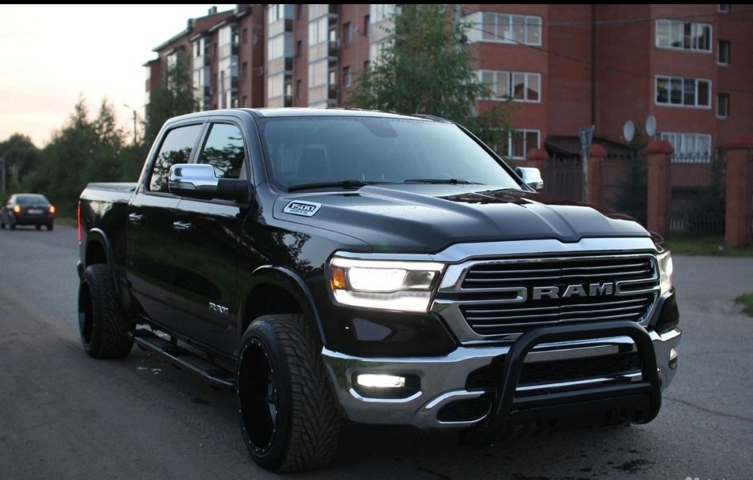 .   . . Dodge Ram 2019  .,  Laramie 6 .  ... - 9