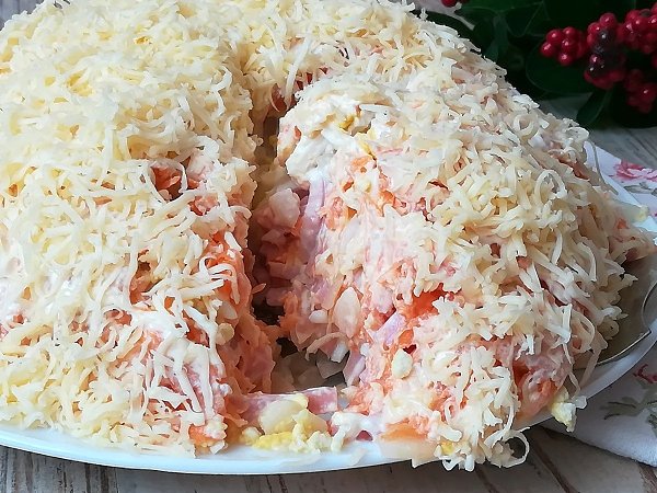 САЛАТ «ФРАНЦУЗСКИЙ ПОЦЕЛУЙ».Ингредиенты:мясо свинина или говядина – 300 гр.,лук репчатый – 1 ...