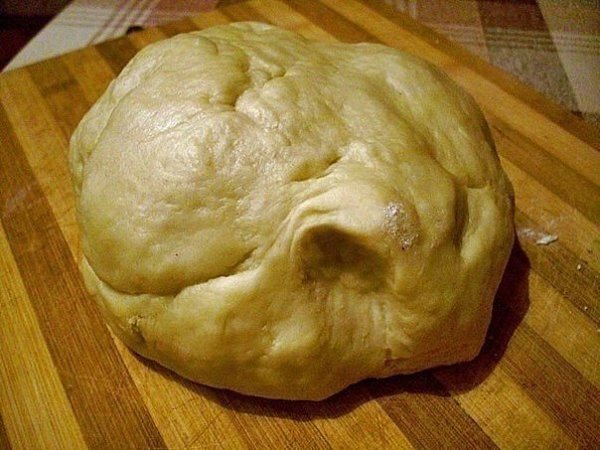 Эчпочмак.Ингредиенты: кефир 0.5 стакана сметаны чайная ложка соли, соды и разрыхлителя желток 100г ... - 3