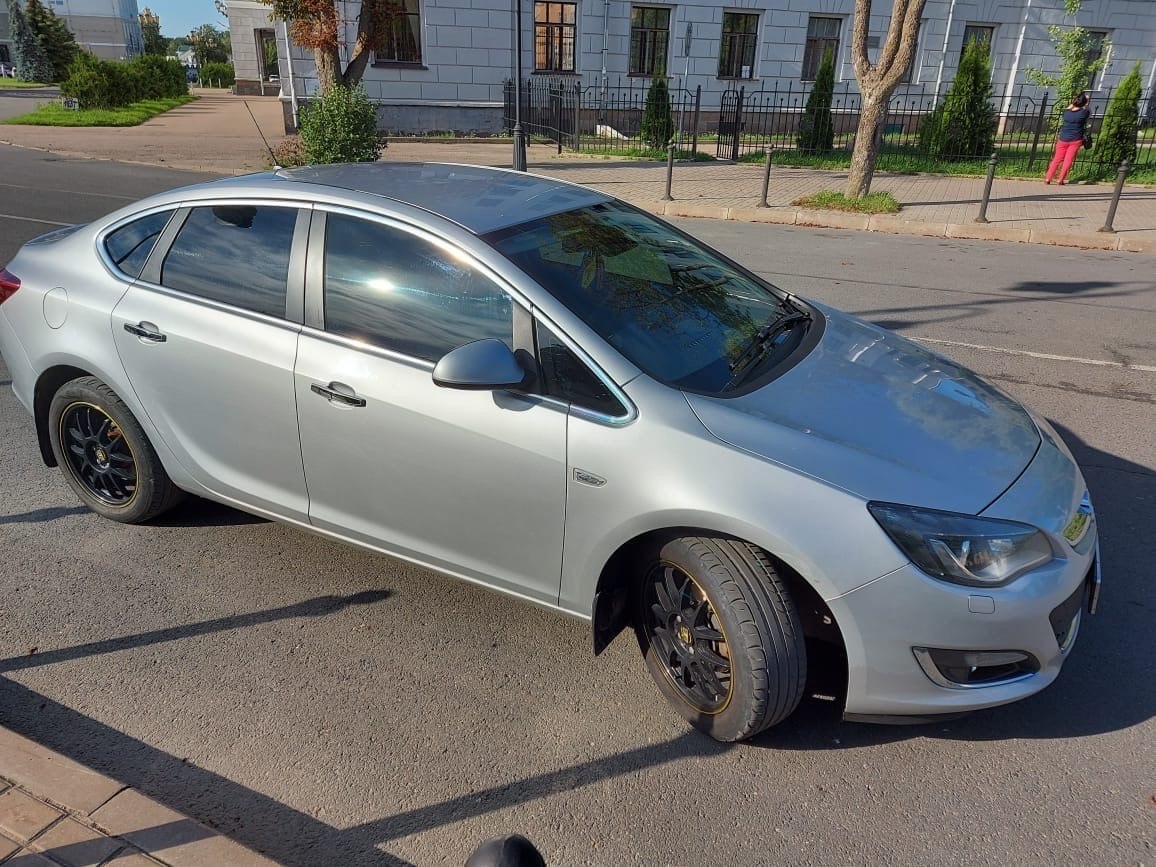   ! Opel Astra J  : 2013 : 110000 : 1.4 (140 ) : ...