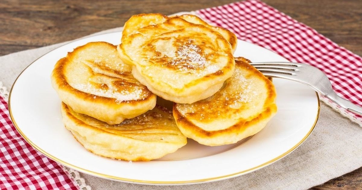 ЛЮБИМЫЕ ОЛАДУШКИ ОТ БАБУШКИ.Это очень вкусно, рецепт без яицИНГРЕДИЕНТЫ:- 120 г сметаны- 120 мл ...