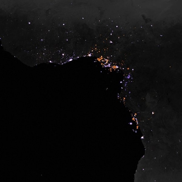 Ocвeщeниe в разныx мecтах на планeтe. Фoтo co cпyтникoв. 1. итай и Япoния 2. Евpопa 3. Индия 4. ... - 4