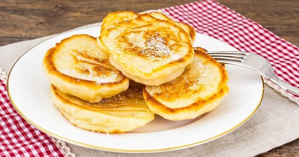 ЛЮБИМЫЕ ОЛАДУШКИ ОТ БАБУШКИ.Это очень вкусно, рецепт без яицИНГРЕДИЕНТЫ:- 120 г сметаны- 120 мл ...