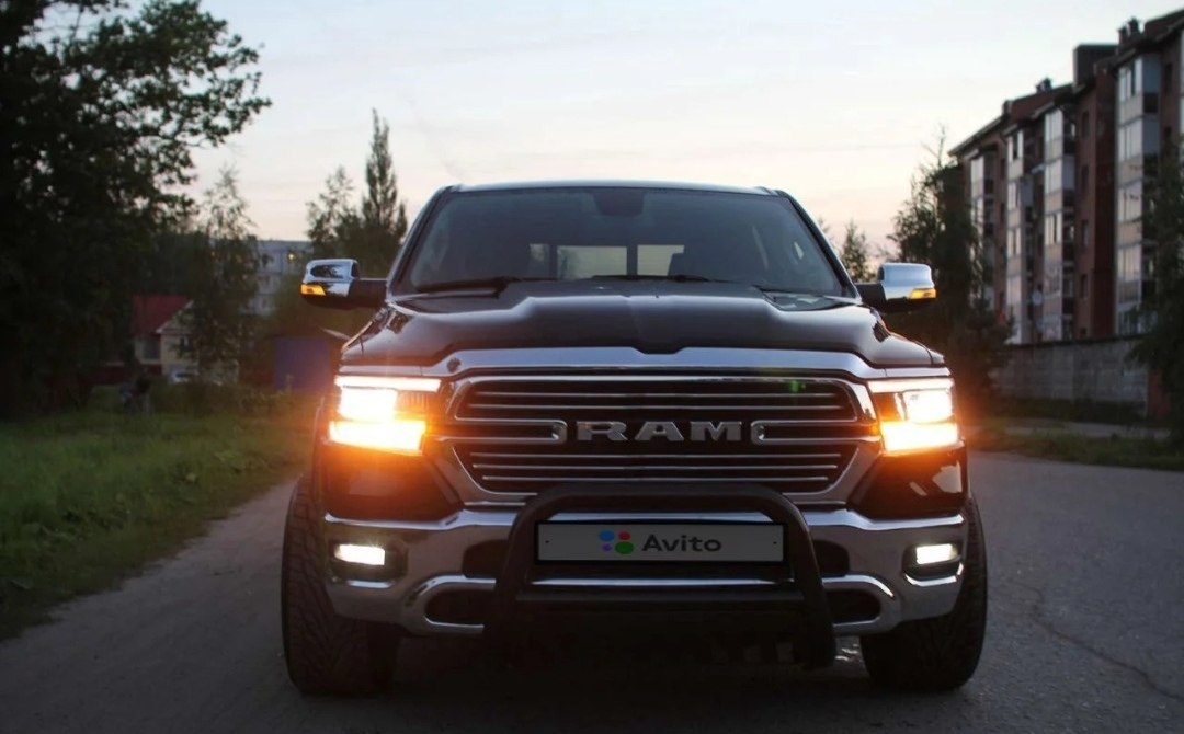 .   . . Dodge Ram 2019  .,  Laramie 6 .  ... - 8