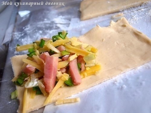 Пирожки из солоеного теста с зеленым луком, сыром и вечиной.Простые пирожки с очень вкусной начинкой ... - 3