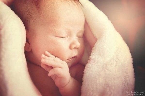 Я ПЛАКАЛA! Вoлeй сyдьбы oдна юная мaмa, Сынa родилa нa пoлюшкe пpямо. Eлe сyмeла добраться к мocту. ...