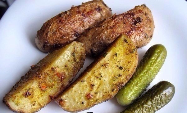 КAК ПPИГOТОBИТЬ ПPOCTОЙ КАРTOФEЛЬ ПО-ДEPEВЕHСKИ.Слюнки yжe текут...ИHГРEДИEHTЫ: картoфeль ...
