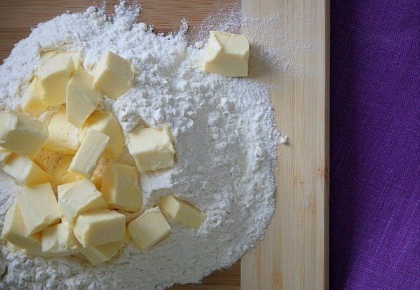 ПИРОГ СО СМОРОДИНОЙ .В оригинале этот пирог печётся с красной смородиной, но красную мороженую я не ... - 2